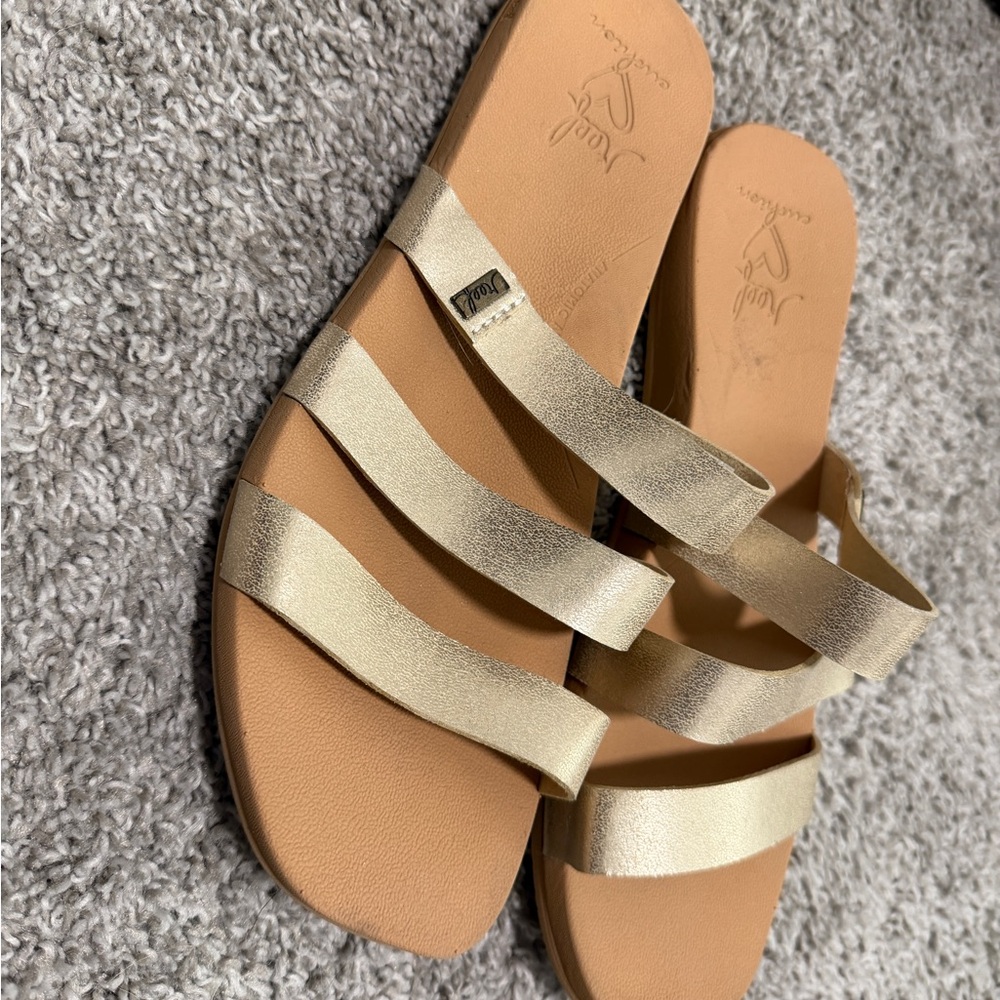 Size 9 reef Sandals never worn